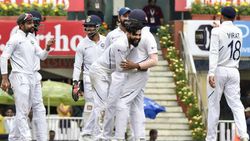 பால்கனியில் பரிதாபமாக நின்றிருந்த தென்னாப்பிரிக்க கேப்டன்.. கீழே சைகை காட்டி சிரித்த கோலி, ஜடேஜா!