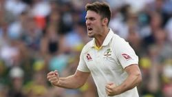 ஓங்கி அடிச்சா ஒன்றை டன் வெயிட்ரா.. கடுப்பில் கையை உடைத்துக் கொண்ட வீரர்.. அதிர்ச்சி சம்பவம்!