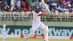 ஆத்தாடி.. தலை சுத்த வைக்கும் இமாலய சாதனை.. டான் பிராட்மேன் சாதனையை உடைத்த ரோஹித் சர்மா!