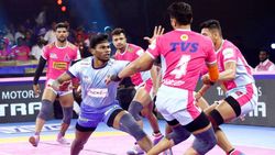 PKL 2019 : 14 போட்டிகளுக்குப் பின் தமிழ் தலைவாஸ் வெற்றி.. ஜெய்ப்பூர் அணியை வீழ்த்தி அசத்தல்!