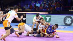 PKL 2019 : சரி சமமாக மோதிய புனேரி பல்தான்.. தடுத்து வீழ்த்திய உபி யுத்தா.. பரபர கபடி போட்டி!