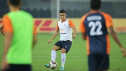 ஐஎஸ்எல் தொடரில் மிட் ஃபீல்டர் ஆக சாதனை நிகழ்த்தப் போகும் ஒடிசா எஃப்சி வீரர் வினித் ராய்!