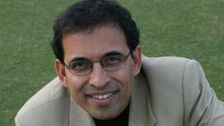 ஹர்ஷா போக்ளேவை தரக்குறைவாக பேசிய முன்னாள் வீரர்.. பொது மன்னிப்பு கேட்கணும்.. ரசிகர்கள் கொந்தளிப்பு!