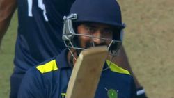 யாருப்பா இவரு? 14 பந்தில் 50 ரன்.. வரிசையா 4 சிக்ஸ்.. ரெக்கார்டை உடைத்து மிரட்டிய இளம் வீரர்!