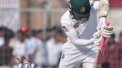 இது தேவையா? டாஸ் வென்று பேட்டிங் எடுத்து.. அசிங்கப்பட்ட வங்கதேச பேட்ஸ்மேன்கள்!