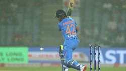 இன்னைக்கு ஒழுங்கா ஆடலைனா டீமை விட்டே தூக்கிருவாங்க.. சிக்கலில் சீனியர் வீரர்! #INDvsBAN