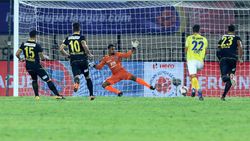 ISL 2019-20 : முதல் பாதியில் முன்னிலை பெற்ற கேரளா.. போராடி வென்ற ஹைதராபாத் எஃப்சி அணி!