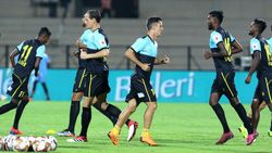 முக்கிய வீரர்கள் காயம்.. முதல் வெற்றியை பெற ஹைதராபாத் அணி போராட்டம்.. நார்த் ஈஸ்ட்-ஐ வீழ்த்துமா?