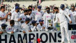 தம்பி பரத்.. இந்தா இதைப் பிடி.. நேற்று வந்த இளம் வீரருக்கு கேப்டன் கோலி அளித்த மறக்க முடியாத கௌரவம்!