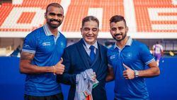 இந்திய ஹாக்கி வீரர்களுக்கு இன்ப அதிர்ச்சி கொடுத்த கமல்ஹாசன்.. எதிர்பாராத சந்திப்பு!