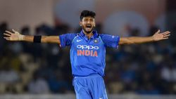 மன்னிக்கவே முடியாது! 7 பந்தில் 7 ஃபோர் கொடுத்த இந்திய பவுலர்.. திட்டித் தீர்த்த ரசிகர்கள்!