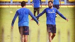 இந்த போட்டோ-ல இருக்கிறது யாருன்னு சொல்லுங்க பார்ப்போம்? 2 ரன்னா திருடுவார்.. கோலி கலாட்டா!