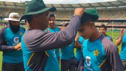 தாயை இழந்த துக்கம்.. ஜாம்பவான் கையால் அறிமுகம்.. தாங்க முடியாமல் கண் கலங்கிய 16 வயது வீரர்!