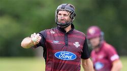 யப்பா சாமி.. தலையில் அடிபட்டு சாக முடியாது.. அதான் இப்படி! கிரிக்கெட் உலகை மிரள வைத்த நியூசி. வீரர்!