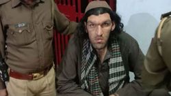 8 அடி ஆப்கன் ரசிகருக்கு ரூம் கொடுக்க மறுத்த ஹோட்டல்கள்! 3 நாட்கள் ரோடு ரோடாக சுற்றிய கொடுமை!