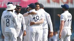 இப்ப போயிட்டு 4 ஓவர் கழிச்சு வாங்க.. திட்டம் போட்டு ஆப்பு வைத்த கோலி.. 15 நிமிடத்தில் 2 விக்கெட்!