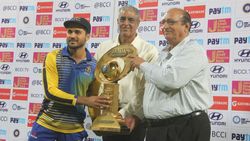 ஒரு ரன்னில் கோட்டை விட்ட தமிழ்நாடு.. சையது முஷ்டாக் அலி தொடர் இறுதியில் கர்நாடகா த்ரில் வெற்றி!