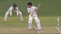 முடியலைடா சாமி! கையை தூக்கி.. பல்பு வாங்கி.. ஊரையே விழுந்து விழுந்து சிரிக்க வைத்த ஆஸி வீரர்!