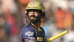 தினேஷ் கார்த்திக் தான் வேணும்.. என்ன வேணா பண்ணுவோம்.. அடம்பிடிக்கும் கொல்கத்தா!