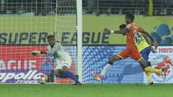 கடைசி நேரத்தில் கோல் போட்ட கோவா.. கேரளாவுக்கு எதிராக போராடி டிரா செய்தது!