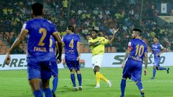 அடுத்தடுத்து கோல் போட்ட மும்பை சிட்டி – கேரளா பிளாஸ்டர்ஸ்.. டிராவில் முடிந்த ஆட்டம்!!