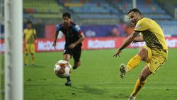 3 கோல்.. தெறிக்கவிட்ட ஒடிசா எஃப்சி அணி.. ஹைதராபாத் அணியை வீழ்த்தி அபார வெற்றி!