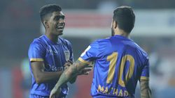 மும்பை சிட்டி எஃப்சி அணி அபார வெற்றி.. ஜாம்ஷெட்பூர் அணியை ஆதிக்கம் செலுத்தி வீழ்த்தியது!