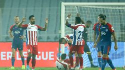 பெங்களூருவை காலி செஞ்சாச்சு! புள்ளிகள் பட்டியலில் முதல் இடத்தை பிடித்தது ஏடிகே!