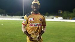 திறமை இருந்தும் கைவிட்ட ஐபிஎல் அணிகள்.. நெசவு செய்யும் தமிழக கிரிக்கெட் வீரர்.. அதிர்ச்சி தகவல்!