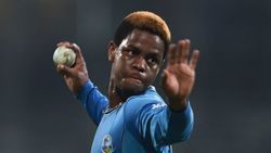 15 மடங்கு அதிக விலை கொடுத்து ஹெட்மயரை வாங்கிய டெல்லி கேபிடல்ஸ்