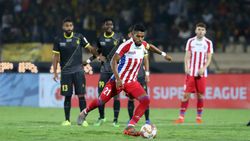 போட்டி போட்டு கோல் அடித்த ஹைதராபாத் - ஏடிகே.. டிராவில் முடிந்த பரபர போட்டி!