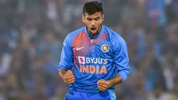 இப்படியே போய்க்கிட்டு இருந்தா டீம்ல இருந்து கழட்டி விட்ருவாங்க.. தமிழக வீரருக்கு வார்னிங்!