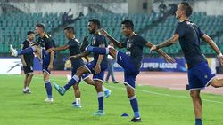 புதிய பயிற்சியாளருடன் களமிறங்கும் சென்னை அணி.. வலுவான ஜாம்ஷெட்பூரை வீழ்த்துமா?