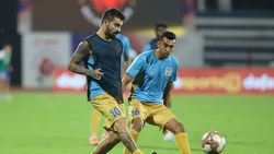 முதல் நான்கு இடங்களைப் பிடிக்க கடும் போட்டி.. ஜாம்ஷெட்பூர் - மும்பை அணிகள் மோதல்!