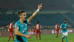 நார்த் ஈஸ்ட் அணியை காலி செய்த பெங்களூரு.. 2 கோல் அடித்து அபார வெற்றி!