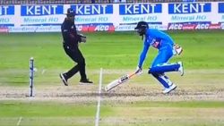 என்ன முடிவு எடுக்கறாங்க.. கோலி கடும் கோபம்.. போட்டியில் நடந்த பரபர சம்பவம்!