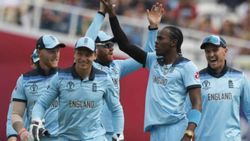 ஏலம் வருது.. இங்கிலாந்து வீரர்களை பிடிங்க.. போட்டி போட்டு படையெடுக்கும் ஐபிஎல் அணிகள்!