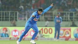 எந்த இந்திய பவுலரும் செய்யாத சாதனை.. ஹாட்ரிக்கில் புது வரலாறு படைத்த குல்தீப் யாதவ்!