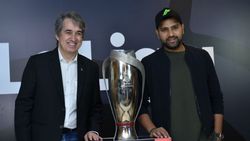 கிரிக்கெட் வீரர்கள் ஹேர்ஸ்டைலுக்கு பின் இருக்கும் ஃபுட்பால்.. ரகசியத்தை உடைத்த ரோகித்!