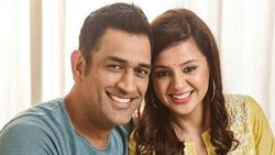 இதையே பேச முடியலையேம்மா.. அங்க வந்து எப்படி.. மனைவியைக் கலாய்த்த தோனி!