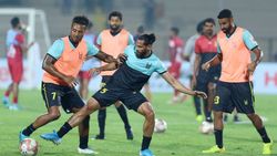 ISL 2019-20 : சொந்த மண்ணில் ஜெயிக்குமா மும்பை எஃப்சி? ஹைதராபாத் அணிக்கு எதிரான பரபரப்பான மோதல்!