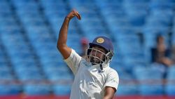 டீம்ல என் இடத்தை திரும்ப கொடுங்க.. இரட்டை சதம் விளாசி சான்ஸ் கேட்ட இளம் வீரர்!