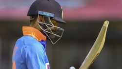 காட்டிக் கொடுத்த ஸ்க்ரீன்.. உஷாரான வெ.இண்டீஸ்.. அம்பயரை நோக்கி கோபமாக வந்த கோலி.. பரபர நிமிடங்கள்!