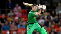 45 பந்தில் 83 ரன்.. சிக்ஸ் மட்டும் தான் அடிப்பேன்.. அடம் பிடித்து கதி கலங்க வைத்த அதிரடி மன்னன்!