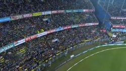 வெளிச்சக் கீற்றுடன் வந்தே மாதரம் பாடிய ரசிகர்கள்... கவுஹாத்தியில் நெகிழ்ச்சி