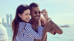 நடுக்கடலில் நடந்த நிச்சயதார்த்தம்.. திட்டம் போட்டு தெறிக்கவிட்ட ஹர்திக் பண்டியா - புகைப்படங்கள்!