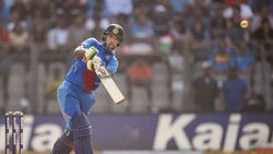 என்னமா பவுலிங் போடறாங்க!! 10 விக்கெட்டும் காலி.. ஆஸி.விடம் சரண்டர் ஆன இந்திய வீரர்கள்!