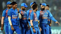 மறுபடியும் அவரை டீமுக்குள்ள கொண்டு வந்தா தான் சரியா வரும்.. கோலி அதிரடி திட்டம்.. கசிந்த தகவல்!