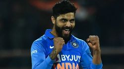 திட்டம் போட்டு தூக்கிய ஜடேஜா - கோலி.. 2 முறையும் வசமாக சிக்கிய நியூசி. வீரர்!