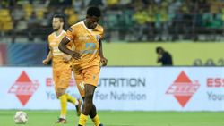 இரண்டாவது வெற்றி கிடைக்குமா? பரிதாப நிலையில் மோதும் கேரளா, ஹைதராபாத் அணிகள்!